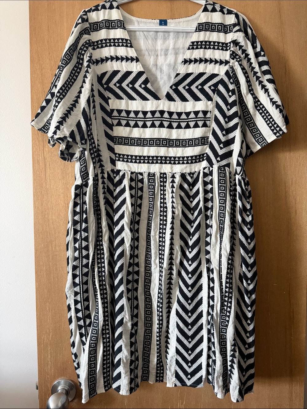 Old Navy Black and White Geometric V-Neck Midi Dress